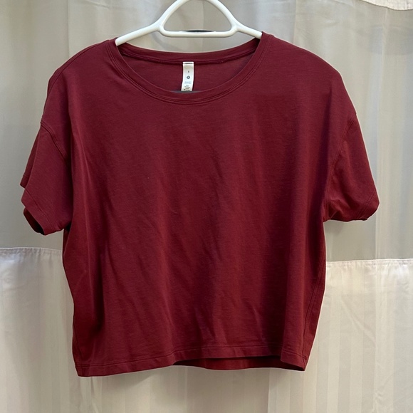 LULULEMON Cates Tshirt Like NEW - Picture 1 of 5